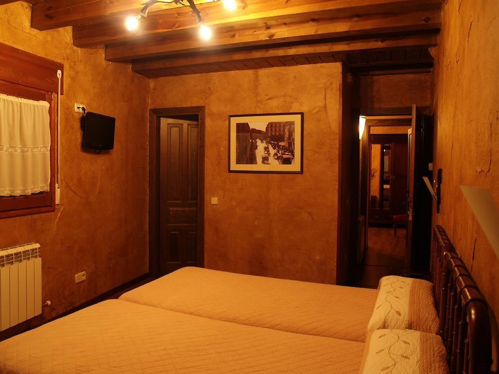 La Casona Del Herrero Navaleno Phòng bức ảnh